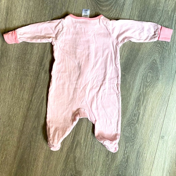 Babygirl Newborn Bundle⭐️ 6 PIECES! Onesies, footie pajamas & 2 piece matching⭐️ - Picture 13 of 14